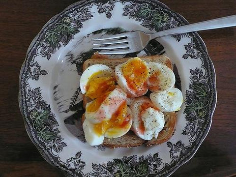 Peppery Garlic Boiled Egg Bites